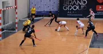 Kadınlar Salon Hokeyi Avrupa Şampiyon Kul&uuml;pler Kupası Alanya&rsquo;da başladı
