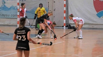 Kadınlar Salon Hokeyi Avrupa Şampiyon Kul&uuml;pler Kupası D&uuml;sseldorfer&rsquo;un oldu