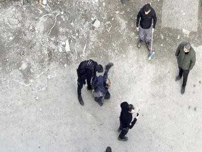 Kadınlara ve ara&ccedil;lara saldıran zihinsel engelli g&ouml;zaltında