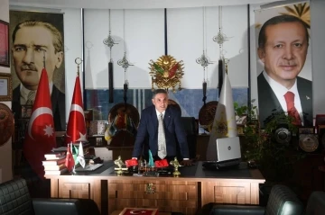 Kadir Canpolat: &ldquo;Ter&ouml;re diz &ccedil;&ouml;km&uuml;ş D&uuml;nya, Osmanlı&rsquo;ya muhta&ccedil;tır&rdquo;
