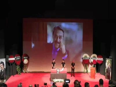 Kadir İnanır i&ccedil;in Harbiye Muhsin Ertuğrul Sahnesi'nde b&uuml;y&uuml;k t&ouml;ren