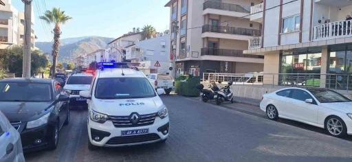 Kafasına şişe ile vurup sırtından bı&ccedil;aklayarak &ouml;ld&uuml;rd&uuml;
