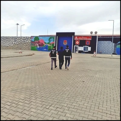 Kafasına taktığı perukla 6 ay ka&ccedil;abildi
