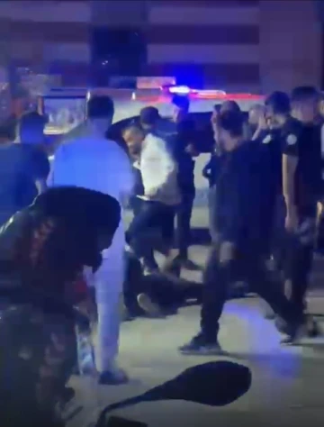 Kafede &ccedil;ıkan silahlı kavgada ağabey ve kardeşi &ouml;ld&uuml;ren 2 ş&uuml;pheli tutuklandı
