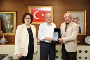 KAFFED&rsquo;den Başkan &Ouml;zl&uuml;&rsquo;ye plaket
