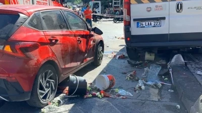 Kağıthane&rsquo;de feci kaza: 1 &ouml;l&uuml;, 5 yaralı
