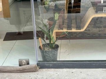 Kağıthane&rsquo;de Filistinli iş adamına silahlı saldırı sonrası yaşanan hareketlilik cep telefonu kamerasına yansıdı
