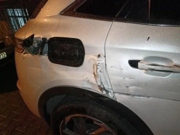 Kağıthane&rsquo;de kamyon park halindeki ara&ccedil;lara &ccedil;arparak ka&ccedil;tı, o anlar kamerada
