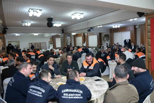 Kahramankazan Belediye Başkanı &Ccedil;ırpanoğlu, temizlik personeli ile bir araya geldi
