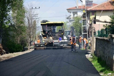 Kahramankazan&rsquo;da sıcak asfalt &ccedil;alışmaları s&uuml;r&uuml;yor

