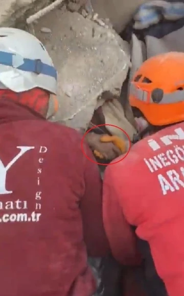 Kahramanmaraş'ta 222'nci saatte enkazdan sağ &ccedil;ıkarıldı (2)