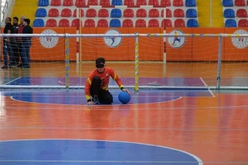 Kahramanmaraş&rsquo;ta depremde hayatını kaybedenler anısına goalball turnuvası d&uuml;zenlendi
