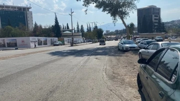 Kahramanmaraş&rsquo;ta en yoğun bulvar deprem sonrası sessizliğe b&uuml;r&uuml;nd&uuml;
