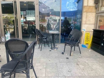  Starbucks&rsquo;a taşlı silahlı saldırı: 1 yaralı
