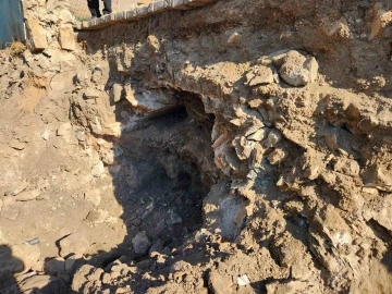 Kahramanmaraş&rsquo;ta tarihi kemer ortaya &ccedil;ıkartıldı
