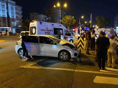 Kahramanmaraş&rsquo;ta trafik kazası 1'i polis 4 kişi yaralandı