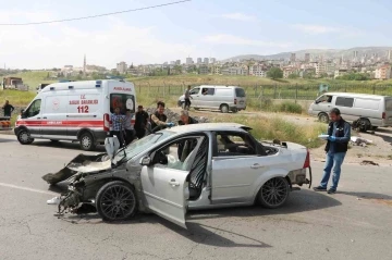 Kahramanmaraş&rsquo;ta trafik kazası: 2 &ouml;l&uuml;, 2 yaralı
