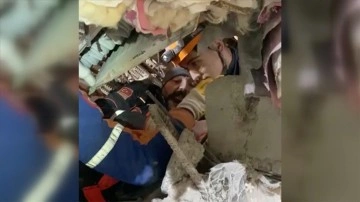 Kahramanmaraş'ta 16 yaşındaki &ccedil;ocuk depremden 119 saat sonra kurtarıldı