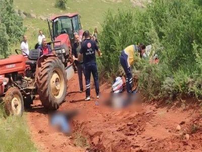 Kahreden tarla yolu kazası: Devrilen trakt&ouml;r&uuml;n altında kalan baba ve 7 yaşındaki oğlu hayatını kaybetti!