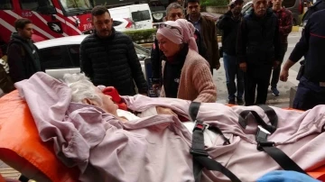 Kahvaltı yaparken &ccedil;ıkan yangın, yaşlı kadının yakınlarını g&ouml;zyaşına boğdu
