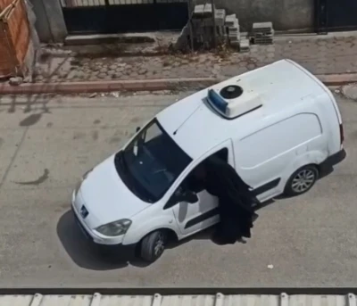 Kahvaltı y&uuml;z&uuml;nden eşini darbetti, o anlar saniye saniye g&ouml;r&uuml;nt&uuml;lendi
