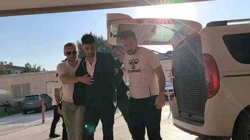 Bursa&rsquo;sa kalaşnikofla 2 gen&ccedil; kızı tehdit eden ş&uuml;phelinin mesajı kan dondurdu