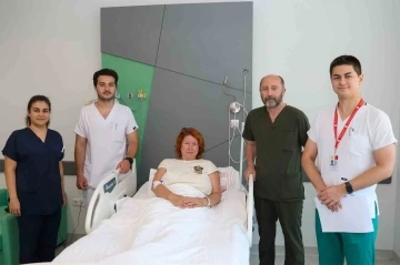 Kal&ccedil;a protezi &ouml;nerilen Rus hasta, İzmir&rsquo;de k&ouml;k h&uuml;cre tedavisi ile iyileşti
