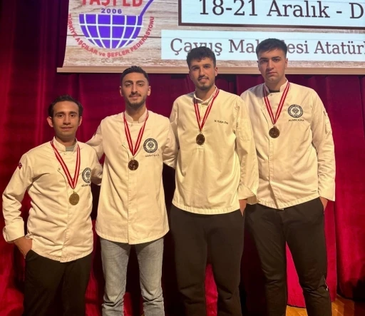 Kale Turizm ve Otel İşletmeciliği MYO &ouml;ğrencilerinin b&uuml;y&uuml;k başarısı
