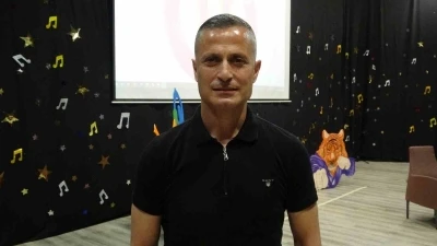 Kaleci antren&ouml;rl&uuml;ğ&uuml; &uuml;zerinden &ccedil;ocukların geleceğine ışık tutuyor
