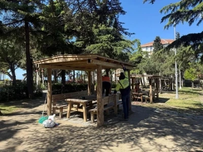 Kalepark Sosyal Tesisleri&rsquo;nde kent mobilyalarına bakım ve onarım ger&ccedil;ekleştirildi
