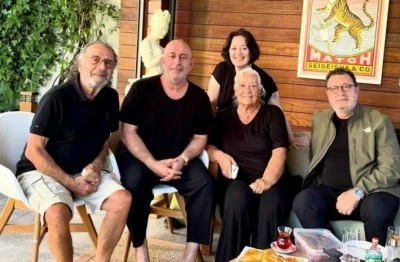 Kalp krizi ge&ccedil;iren Cem Yılmaz'dan mutlu aile fotoğrafı