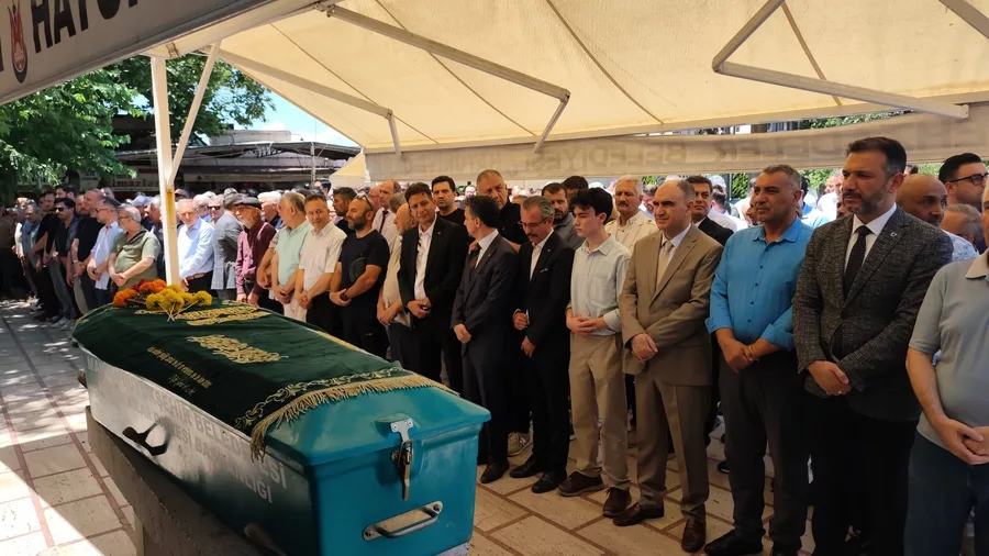Kalp krizinden &ouml;len arkadaşının cenazesinde kalp krizi ge&ccedil;irdi...