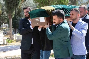 Kambo&ccedil;ya&rsquo;da &ouml;ld&uuml;r&uuml;len İzmirli Ufuk &Ouml;nt&uuml;rk defnedildi