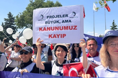 Kamudaki M&uuml;hendiler İ&ccedil;in Tabutlu Miting