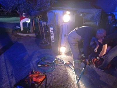 Kamyon ile kamyonet &ccedil;arpıştı: 1 &ouml;l&uuml;, 1 yaralı