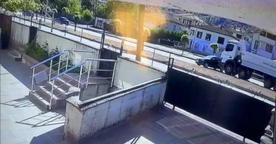 Kamyon ile otomobil &ccedil;arpıştı: 1 &ouml;l&uuml;