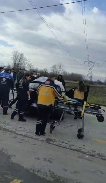 Kamyon ile otomobil kafa kafaya &ccedil;arpıştı: 1 yaralı
