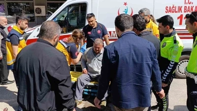 Kamyonet ile &ccedil;arpıştı tedaviyi reddetti, hastanede beyin kanaması sebebiyle yoğun bakıma alındı