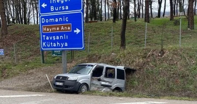 Kamyonet ile hafif ticari ara&ccedil; &ccedil;arpıştı: 4 yaralı
