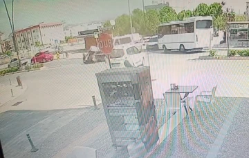 Kamyonet ile motosiklet &ccedil;arpıştı: 1 yaralı
