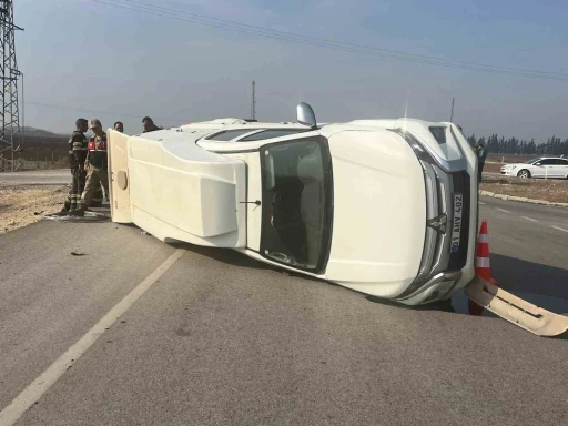 Kamyonetle, otomobilin &ccedil;arpıştığı kazada: 3 kişi yaralandı
