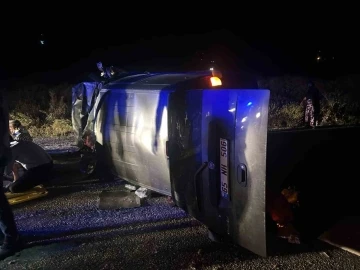 Kamyonetle trakt&ouml;r &ccedil;arpıştı: 2&rsquo;si &ccedil;ocuk 7 yaralı
