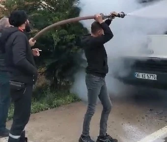 Kamyonette &ccedil;ıkan yangın