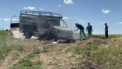 Kamyonette yakılan baba ve oğlunun cenazeleri, yan yana defnedildi