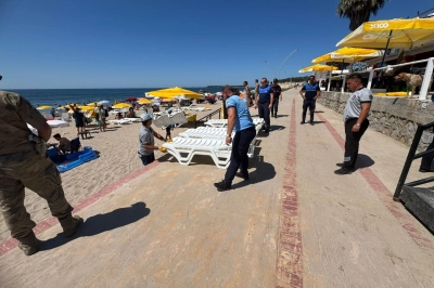 Kandıra Sahillerinde Usuls&uuml;z Şezlong Uygulamasına Ge&ccedil;it Yok