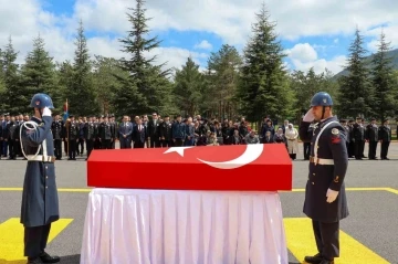 Kanser tedavisi g&ouml;ren asker hayatını kaybetti
