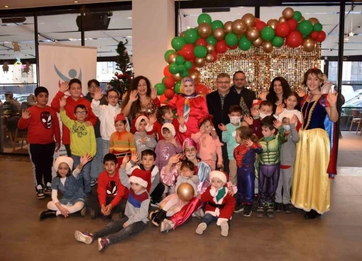 Kanser tedavisi g&ouml;ren &ccedil;ocuklar d&uuml;zenlenen eğlence ile moral buldu
