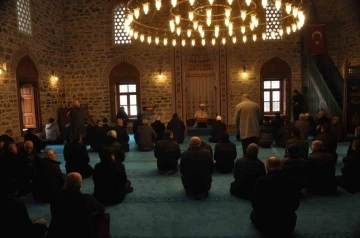 Kanuni Sultan S&uuml;leyman&rsquo;ın yaptırdığı camide 7 yıl sonra ilk namaz
