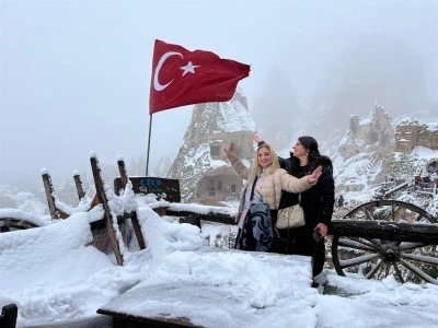 Kapadokya, beyaz &ouml;rt&uuml;yle kaplandı