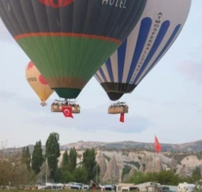 Kapadokya'da sıcak hava balonları 5 ayda 271 bin kişiyi taşıdı